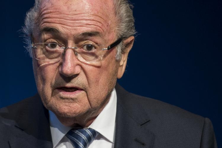 Forsvar. Sepp Blatter fralægger sig alt ansvar for korruptionsskandalen i Fifa og giver alle andre skylden. 