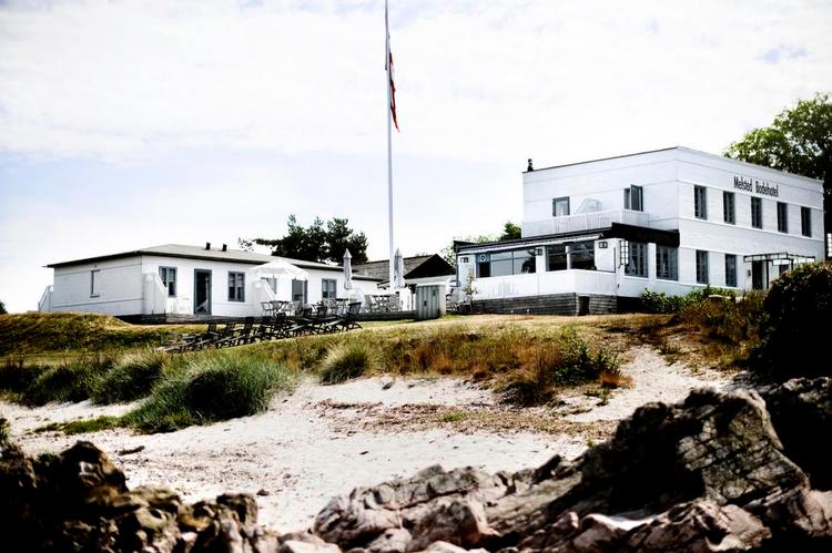 Idyl. Melsted Badehotel er bare et af de steder, man bør unde sig selv at besøge på Bornholm, hvis man er til gastronomi. 