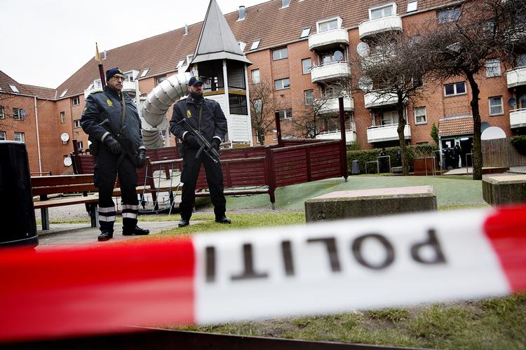 Plan. »Når man står midt i en terrorsituation, arbejder politiet resolut og effektivt. Og det kan formentlig ikke være anderledes. Men vi skal også have en plan for, hvordan vi bedst muligt rydder op bagefter,« fortæller Eskild Dahl Pedersen, der er boligsocial medarbejder hos Lejerbo i Mjølnerparken på Nørrebro. 