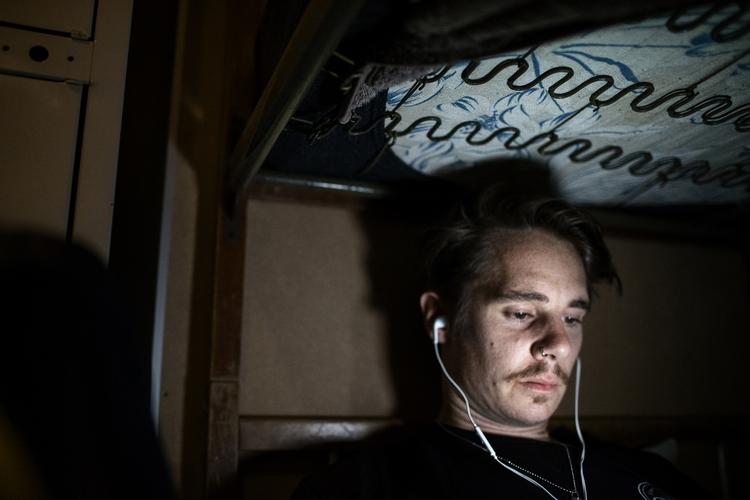 Ny. 65 roomies, intet cpr-nummer og to billige måltider om dagen. Australske Thomas Coutts første uger i København er op ad bakke. 