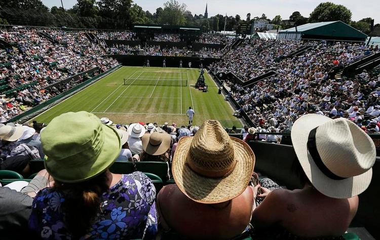 WIMBLEDON. I 1874 præsenterededen britiske officer Walter Wingfield omverdenen for et spil, der hed sphairistiké. Det var moderne græstennis' fødsel. 