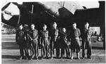 afgang. Besætningen på LL235, kort inden de skulle ud på en tidligere mission. Fra venstre: Douglas M.M. Harriis - den eneste, der overlevede nedskydningen ved Als. Frankie. J. Armstrong. Edward N. Thompson, kaptajn. John. Roy Redall. F.W. Harvey. John og Frankie, der kun optræder med fornavn i fortegnelsen, var ikke om bord, da flyet blev skudt ned. De var erstattet af G. Mc Clelland og A.E. Robbins. Fotoet stammer fra en dansk sygeplejerske, Frk. Møller, der havde kontakt med ofrenes familier. Se også: 'Airwar over Denmark', www.flensted.eu.com. 