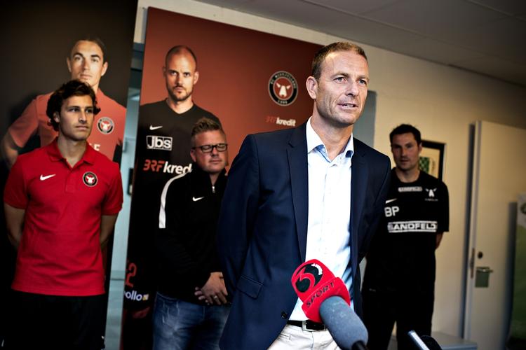 Præsenteret. Jess Thorup har fået en kontrakt gældende i tre år. 