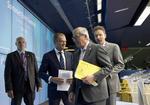 Kompromis. Kommissionsformand Jean-Claude Juncker (i forgrunden) efter de afgørende forhandlinger. 