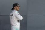 Ude. Lewis Hamilton blev tilbudt at låne tøj, men nej... 