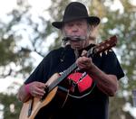 miljøaktivist. Neil Young er en mand med mange sager. Her protesterer han mod The Keystone Pipeline, en planlagt olieledning fra Canada ned gennem adskillige stater i USA. 