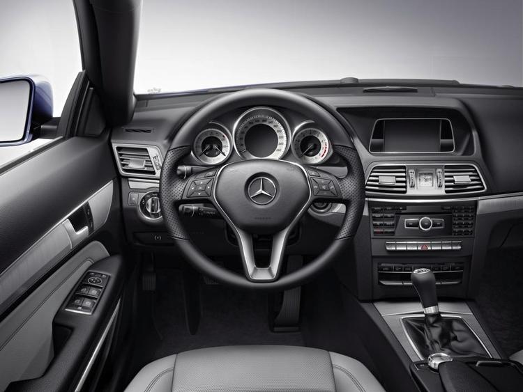 SELVSTYRENDE. Fremover får rattet i en Mercedes sit eget liv. Det tager selv over, når føreren mister overblikket. 