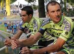 Ude. Alberto Contador (tv) må klare sig uden Ivan Basso i jagten på endnu en Tour-titel. 