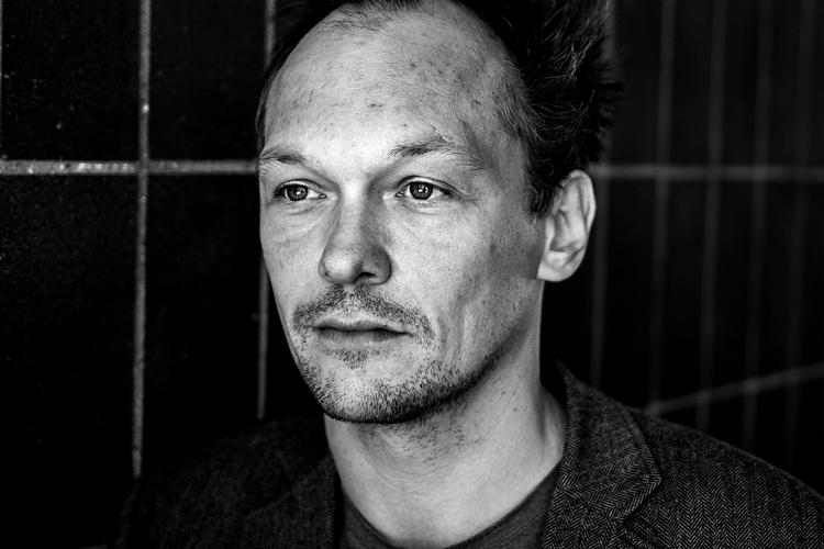 Udkantsjazz. Hvis den hurtigste vej til jazz går gennem store navne i udkanten af genren, hyrer Kenneth Hansen fra Copenhagen Jazz Festival gerne Lady Gaga og Gilberto Gill til at sørge for transporten. Og publikum synes at løse billet. 