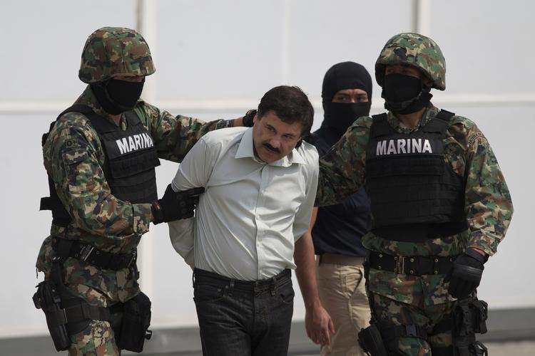 Mexico. Sådan så det ud, da Joaquin 'El Chapo' Guzman blev fanget sidste år. Nu er han igen på fri fod. 