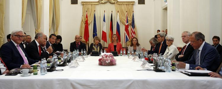 Aftale. EU's udenrigsminister Federica Mogherini sad for bordenden ved forhandlingsbordet om en atomaftale for Iran i Wien i går. Derudover var udenrigsministrene fra bl.a. Frankrig, Tyskland, Kina, USA og Rusland med. 