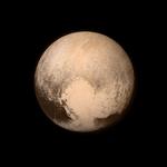 pluto. Der er langt ud til solsystemets grænseland. Rumsonden, der har taget det første billede af dværgplaneten, rejser med en hastighed på 50.000 km/timen. 