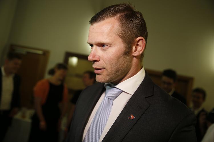 FATTIGDOM. Mange danskere ved godt, hvad Joachim B. Olsen mener om fattigdom. Men hvad mener han, man skal gøre ved dem, der ifølge ham falder under »lavindkomstgruppen«?. 