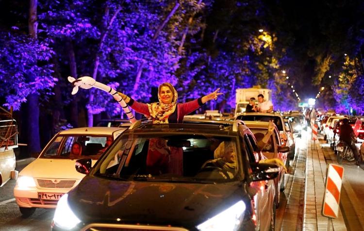 Glæde. Glade iranere feejrede i aftes Irans atonaftale med stormagter 