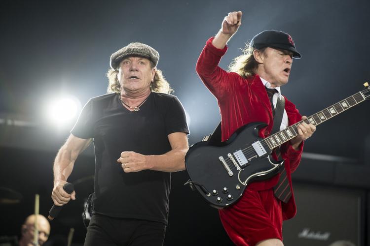 bRAND. Hvorfor skulle AC/DC stille op til en festival, når de kan lave deres egen, spørger Jens Jam Rasmussen, musikjournalist og forfatter. 