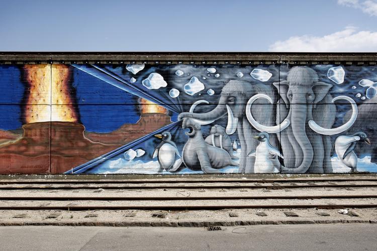 Graffiti. Vægmaleriet 'Evolution' i Sydhavn er lavet af Ulrik Schiødt. 