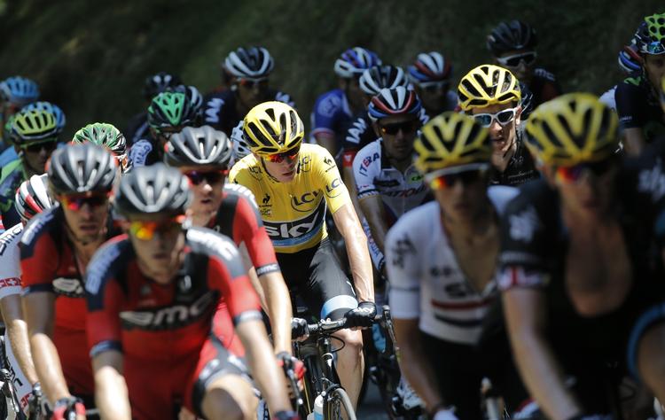 Dominerende. Chris Froome holder godt fast i den gule førertrøje. 