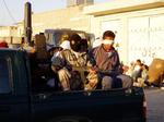 Fangetransport. Danske soldater overdrog i over 260 tilfælde irakiske fanger til det irakiske politi og militær. Her kører en irakisk soldat væk med en fange efter en aktion i 2004 i det danske ansvarsområde. 