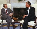 Ekspræsident. George Bush Senior var præsident i fire år. Her ses han i 1990 i Det Hvide Hus. 