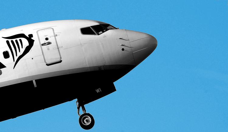 størst. Ryanair er Europas største flyselskab, der senest har været gennem et fagligt slagsmål i Danmark, hvor de har besluttet at lukke sine baser af frygt for en faglig konflikt. 