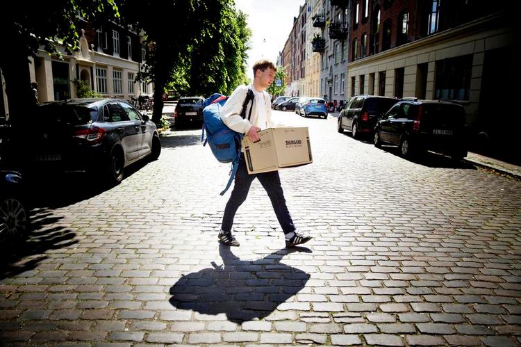 Silkeborgenser. Mads Due Hansen flytter til en lejlighed på Læssøesgade. 