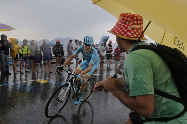 Fight. Jakob Fuglsang sled sig op ad den sidste stigning, men det var ikke nok til en etapesejr. 