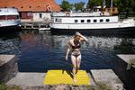 Dukkert. I dag bader en del københavnere i byens kanaler, selvom det egentlig er fobudt. Det kan blive anderledes med et nyt havnereglement, der bliver offentliggjort i dag. 