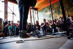 Hofbal. Den islandske musiker Júníus Meyvant var blandt dem, som stod på scenen, da Sofar Sessions indtog Møntmestergården i Aarhus. Hvem der er på programmet næste gang, er en hemmelighed. 