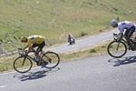 Hierarki. Quintana (th) forsøgte at komme væk, men til sidst slog Froome ham med et sekund. 