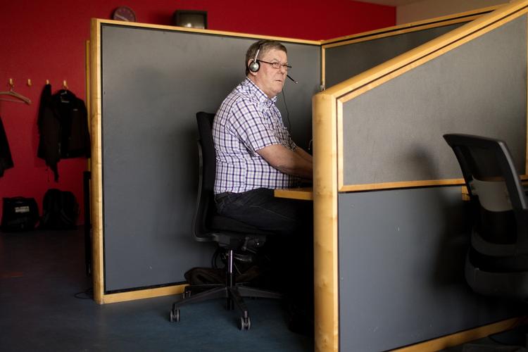 Vagtlæge. To  læger kritiserer, at hovedparten af speciallægerne i 1813 ikke er uddannet i almen medicin. Eller særligt erfarne vagtlæger. Arkivfotoet viser dog læge Jørgen Rem, der var leder af den gamle lægevagtsordning, som Region Hovedstaden hjemtog og omdannede til 1813 1. januar 2014. 