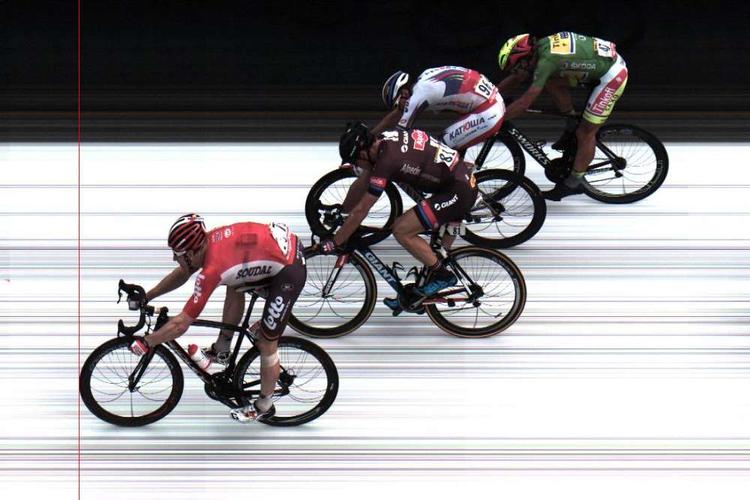 Sejr. Greipel vandt med en cykellængde foran de hurtige rivaler. 
