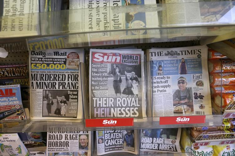 Heilnesses. Den engelske avis The Sun har offentliggjort en video, der kobler kongehuset til nazuregimet. 