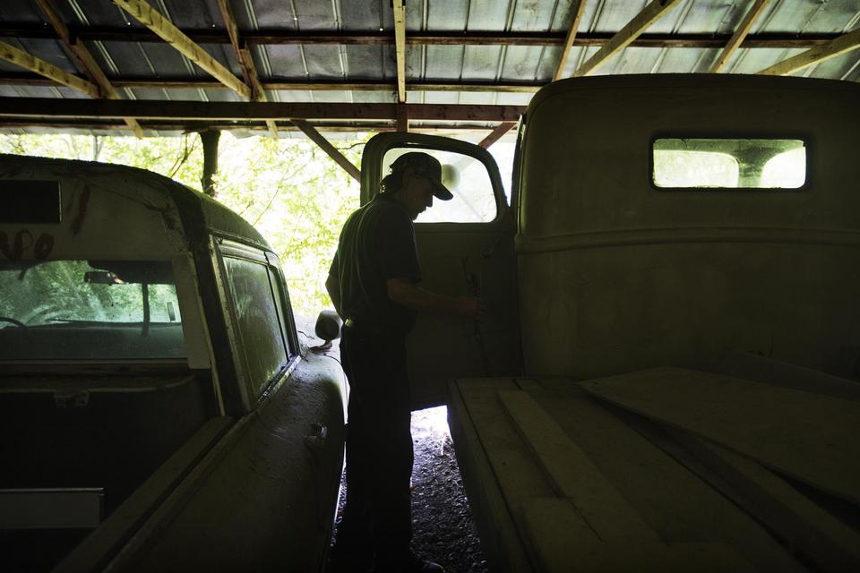 BERØMT. Nogle af bilerne har lidt historie over sig. Denne Ford pickup (t.h.) var med i filmen 'Murder in Coweta County' med Johnny Cash . 