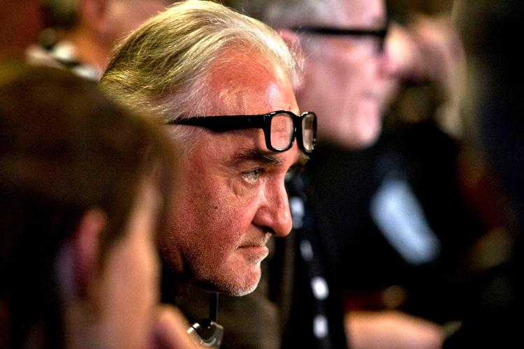 Støtte. Béla Tarr har som formand for de ungarnske filmkunstnere været aktiv i kampen for filmkunst under den økonomiske krise i det tidlige statskapitalistiske østblokland. Her er han fotograferet i 2012 under den 43. Hungarian Film Festival i Budapest. 