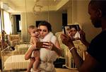 Reality-tv-stjerner. Kardashian-familien fotograferer sig selv, mens modebladet Vogue også retter linsen mod familien. 