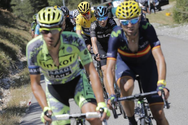 Jagt. Flere af profilerne forsøgte i løbet af etapen at sætte Chris Froome af. Briten i den gule førertrøje svarede dog igen gang på gang. 
