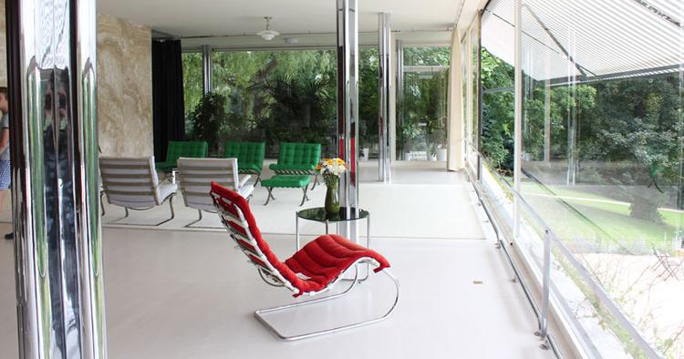 Funktionalisme. Villa Tugendhat blev bygget af den velrenommerede tyske arkitekt Ludwig Mies van der Rohe til den rige jødiske familie Tugendhat i Brno. 