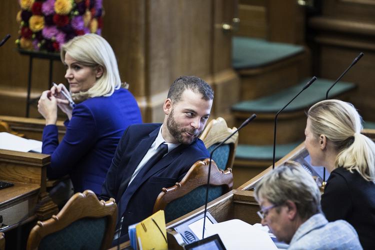 Debat. Helle Thorning (S) , Morten Østergaard (R) og Sofie Carsten Nielsen (R) under Folketingets åbningsdebat i 2014. 