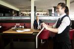 Rungsted. Det røde læder går igen på alle restauranterne i kæden Mash. Navnet er en forkortelse for Modern American Steak House. 
