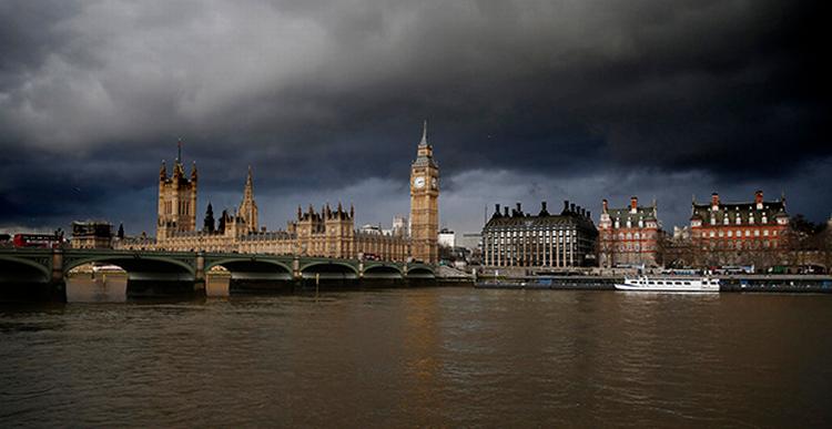 London. Der er krise på det engelske boligmarked. Priserne på en ejerbolig er så høje, at mange helt er udelukket fra at købe bolig. 