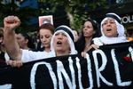 Vrede. Tyrkiets hovedstad, Ankara, lagde torsdag gader til demonstrationer mod et bombeangreb fra Islamisk Stat, som mandag dræbte 32 mennesker. 