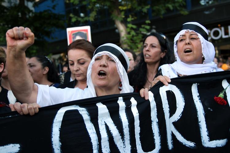Vrede. Tyrkiets hovedstad, Ankara, lagde torsdag gader til demonstrationer mod et bombeangreb fra Islamisk Stat, som mandag dræbte 32 mennesker. 