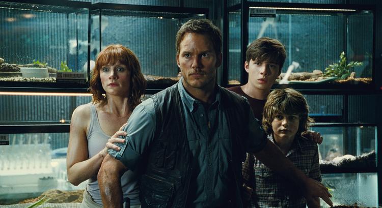 Popcornfilm. 'Jurassic World' er en kærlig hilsen bagud i filmhistorien, da alle historier kunne og måtte fortælles, ikke bare de moralsk opbyggelige. 