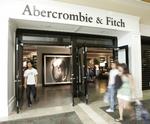 Utilfredshed. Ansatte i tøjkæden Abercrombie &amp; Fitch er vrede over at være blevet pålagt, hvordan de skal gå klædt på arbejde. 