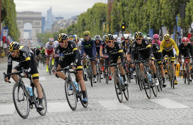 VINDER. Med tidtagningen sat ud af spil kunne Sky og Chris Froome tage det med ro på afslutningen af årets Tour de France. 