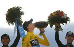 PODIET. Da Chris Froome blev hyldet som løbets vinder havde han selskab af Movistar-ruytterne Nairo Quintana (tv.) og Alejandro Valverde (th.). 