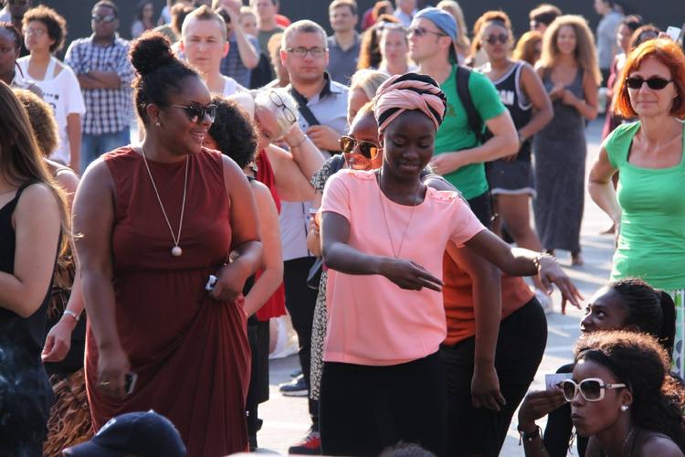Rådhuspladsen. Der skal blandt andet danses til Waka Waka Festival på lørdag. 