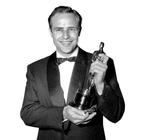 Spøgelser. Marlon Brando, her med en Oscar for bedste hovedrolle i filmen 'On the Waterfront', er nu genstand for en ny dokumentarfilm. 