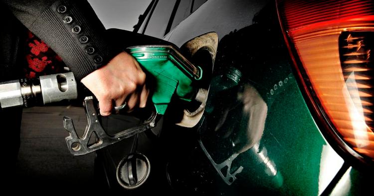 madbenzin. Benzin og diesel er skidt for klimaet, men nogle af de grønne alternativer omtales som 'madbenzin', fordi de er fremstillet af spiselige afgrøder eller fortrænger regnskov og belaster klima og miljø. 