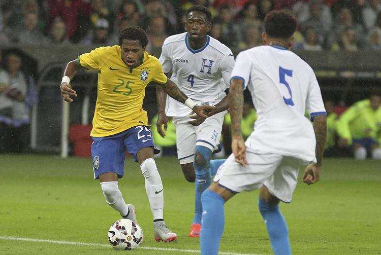 Nedtur. Brasilien og Fred skuffede ved Copa America, og nu er angriberen selv kommet i problemer og risikerer karantæne for doping. 